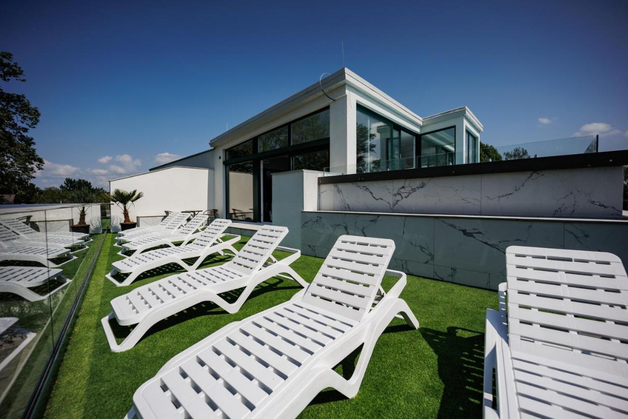 Villa Bauhaus Wellness Apartman Fsz. 1 Siófok Exterior foto