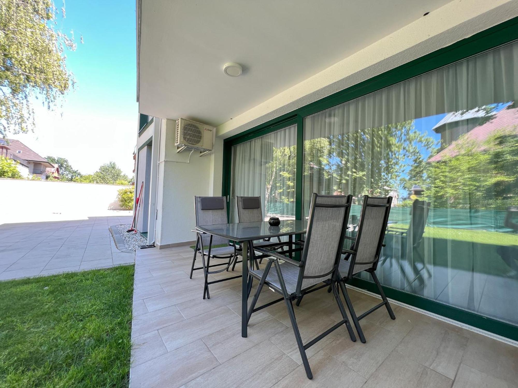 Villa Bauhaus Wellness Apartman Fsz. 1 Siófok Exterior foto